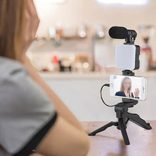 Cargar imagen en el visor de la galería, Set Grabacion Movil 3 en 1 (tripode + micro + luz)
